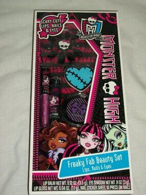 Monster High Freaky Fab Beauty Set Lip Balm Gloss Press on Nails Eye Shadow